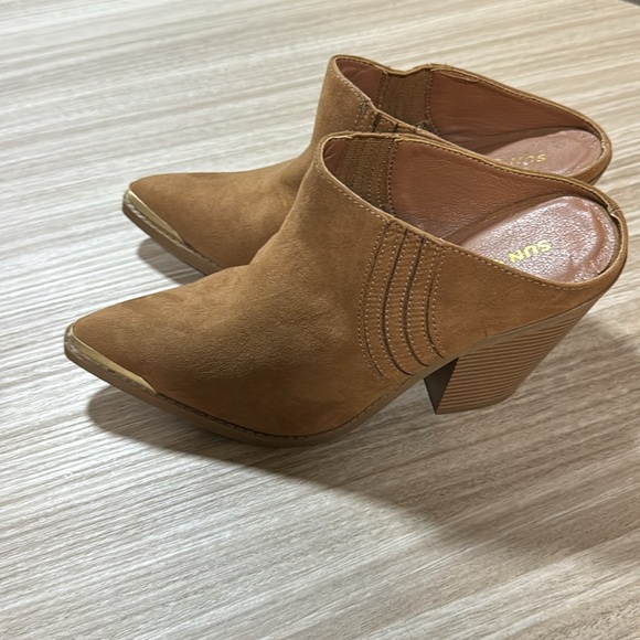 Sun + Stone shoe in color brown and size 9. - Picture 4 of 5